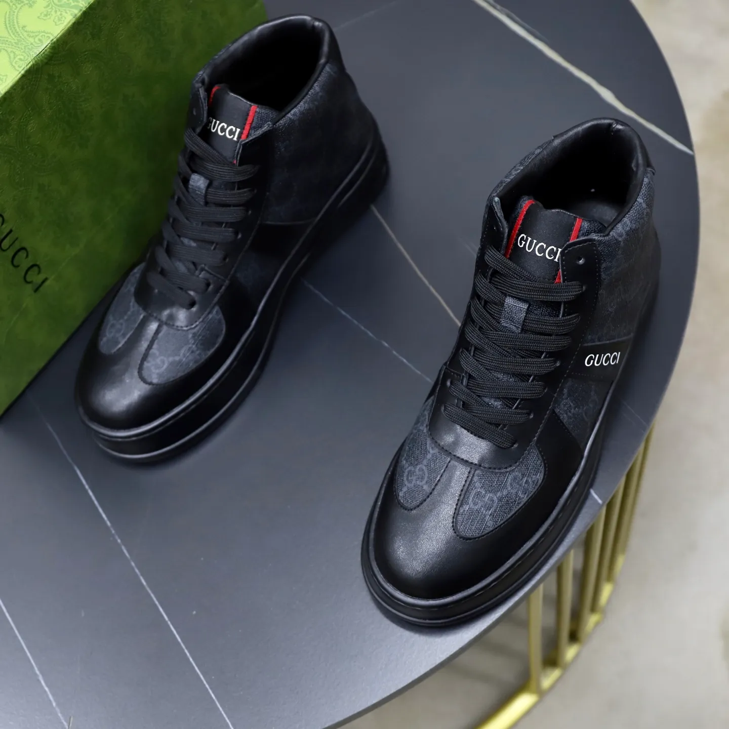 Ex-factory price: 442💰🙅‍♂️🙅‍♂️🙅‍♂️ Brand: GUCCI Standard code: 38-44 (45 customized) Grade: Same as the official website Material: Original cowhide material spliced with brand cloth Comfortable and breathable lining Lightweight and wear-resistant sports outsole Style category: Men's fashionable casual shoes Running sports shoes Distinguished luxury brand elements Top luxury color: actual picture color